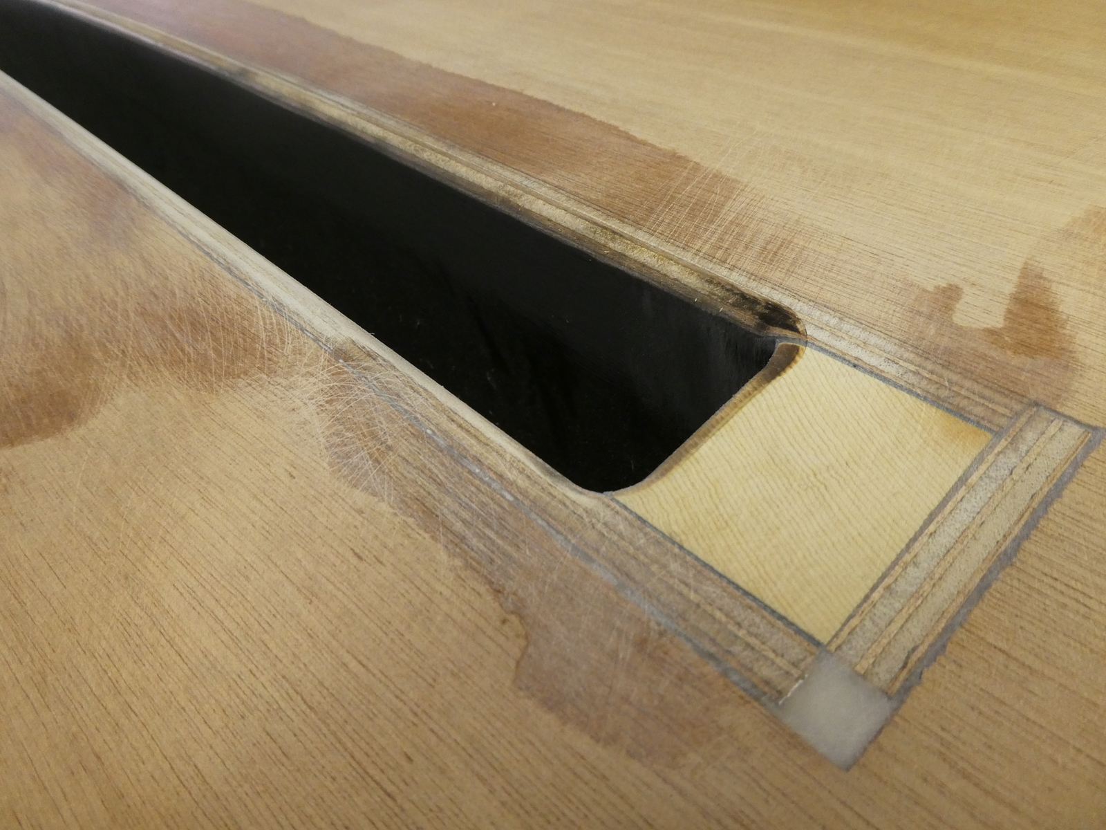 Here you can see both the rounded over edges ready for fibreglass and the thickened epoxy in the corner making for a flat continous hull bottom