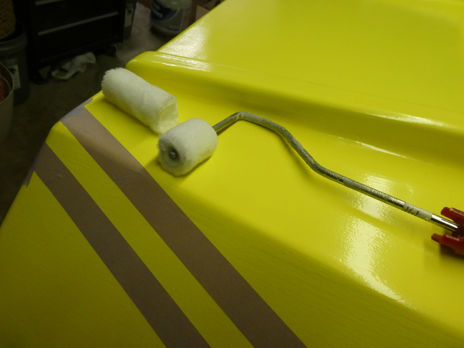 The paint roller cut to the right size